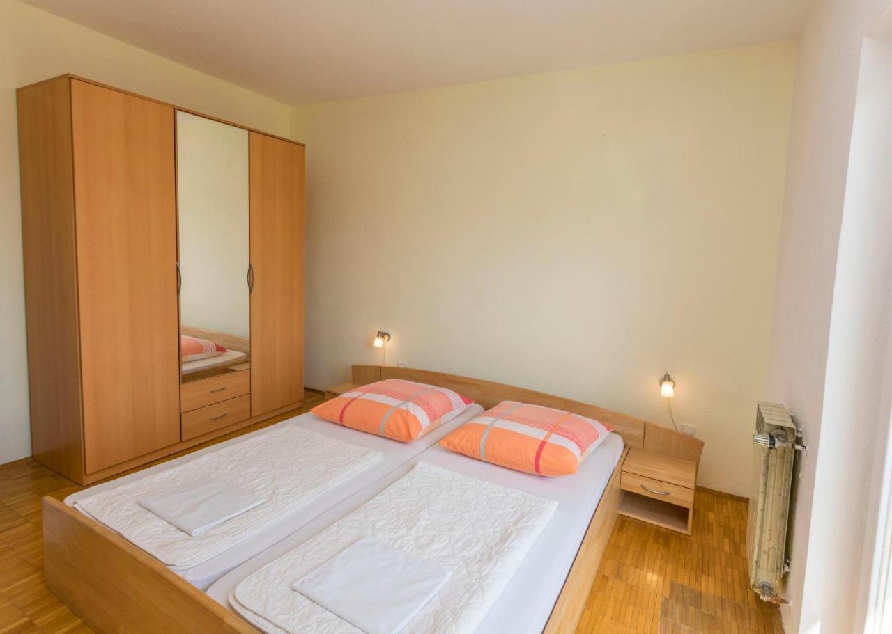 Apartments Jelka พรีมอชเตน ภายนอก รูปภาพ