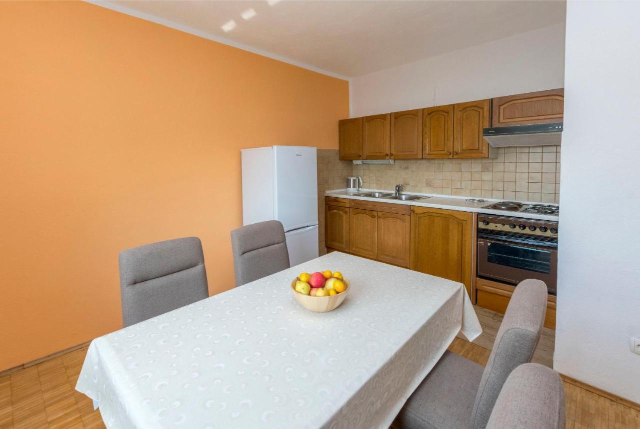 Apartments Jelka พรีมอชเตน ภายนอก รูปภาพ